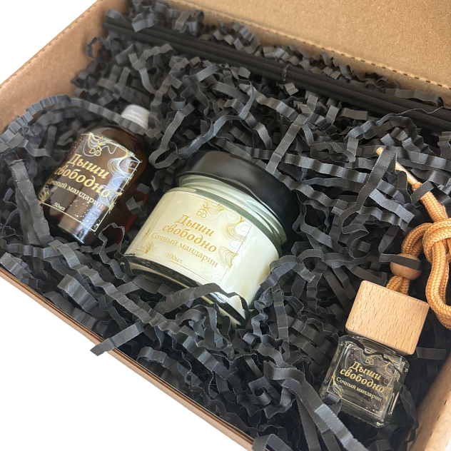 Набор Арома "Дыши свободно" (Свеча 100 мл, аромадиффузор 50 мл, ароматизатор подвесной в бутылочке)